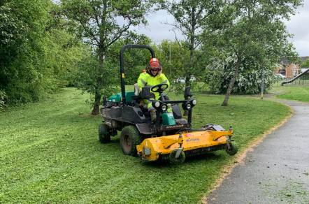 Groundsman on ride on mower