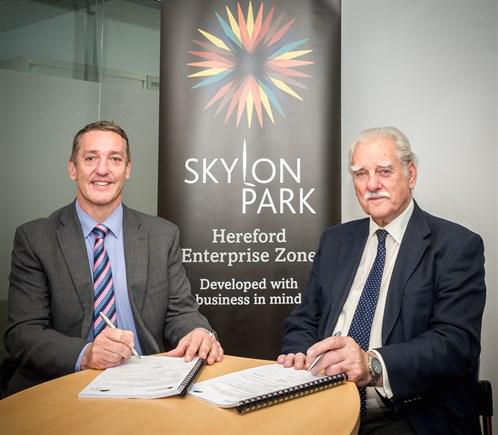 Roy shelton ceo of its and councillor tony johnson leader of Herefordshire council